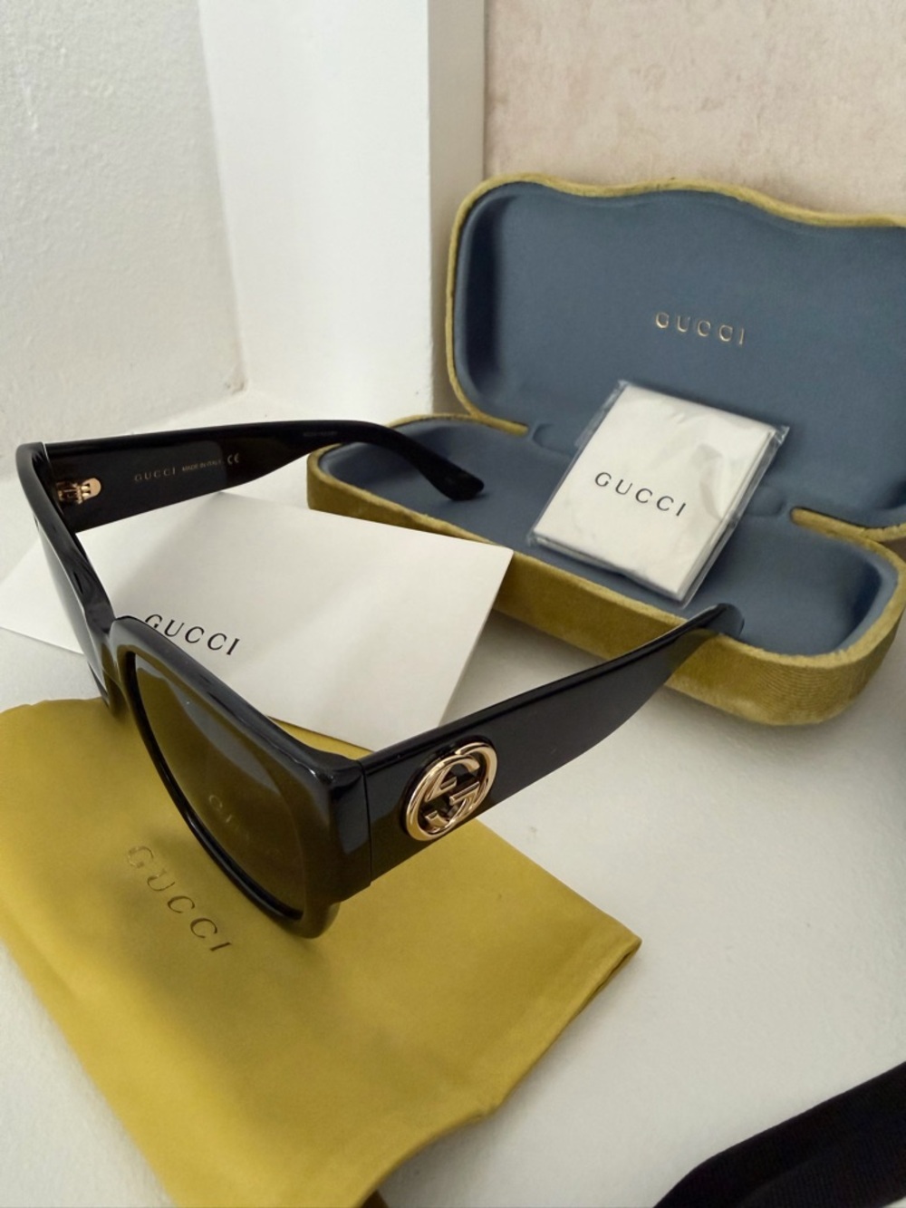 New Gucci Black and Gold Oversized Square Sunglasses. Authentic. GG0142SA - Picture 8 of 10